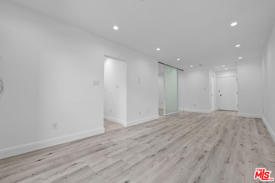 960 Larrabee St Unit: 328