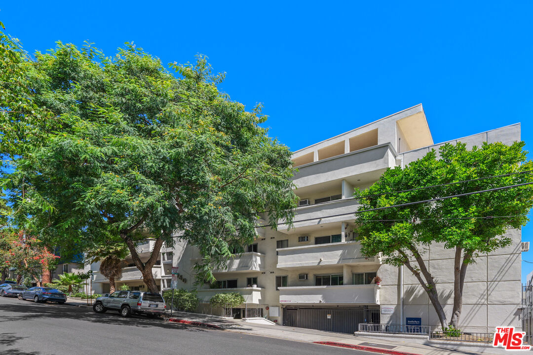 960 Larrabee St Unit: 328