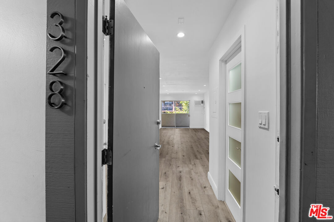 960 Larrabee St Unit: 328