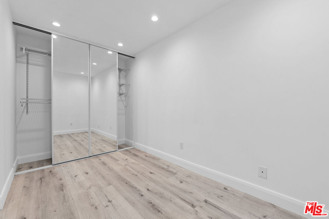 960 Larrabee St Unit: 328