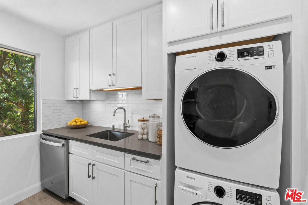 960 Larrabee St Unit: 328