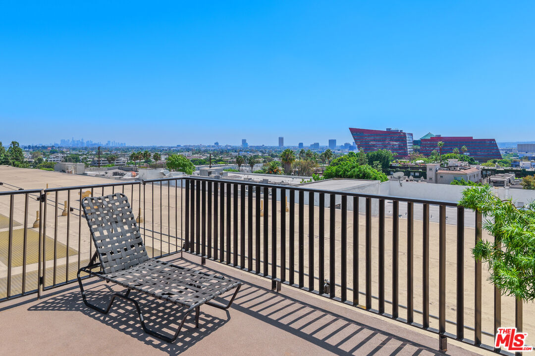 960 Larrabee St Unit: 328