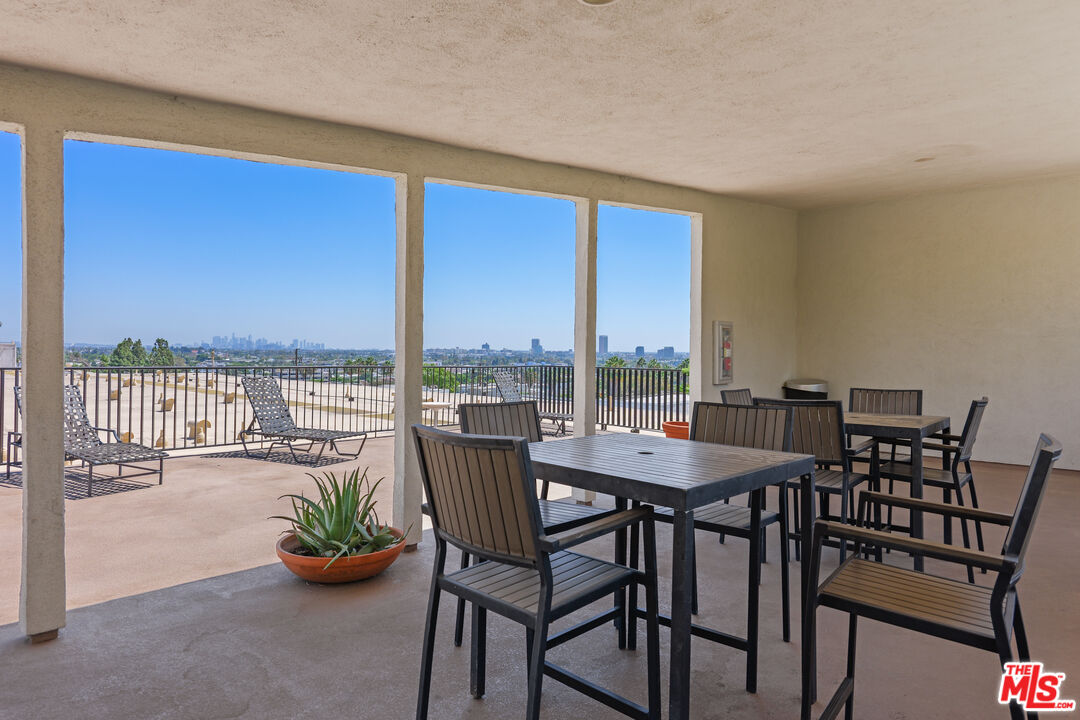 960 Larrabee St Unit: 328