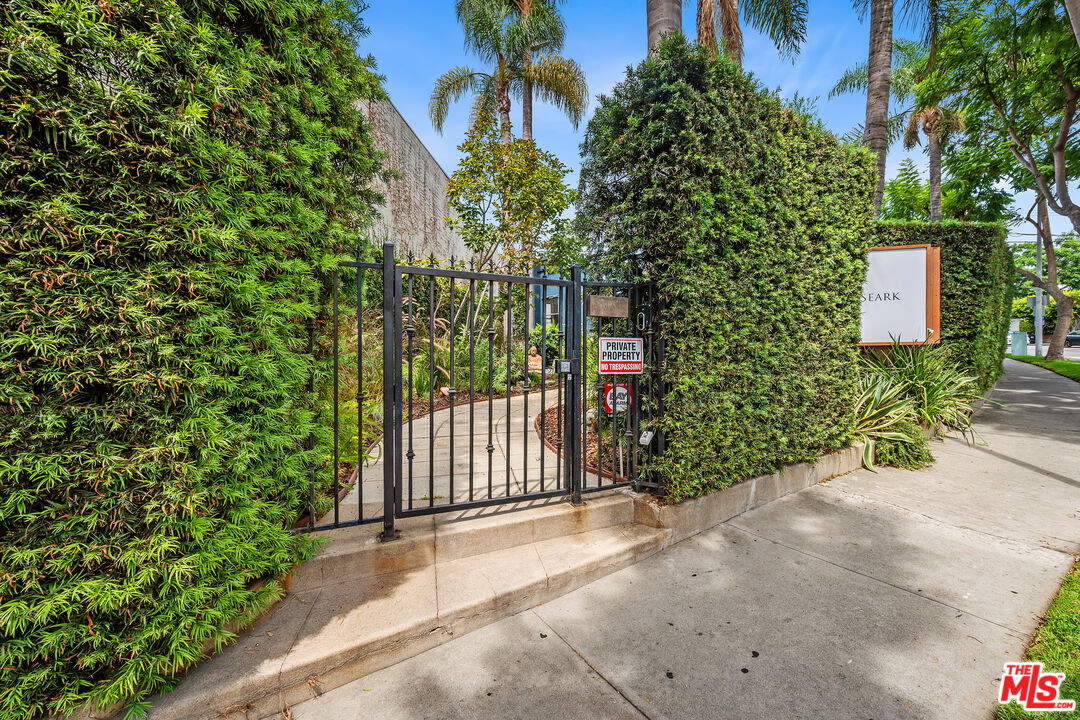 1111 N Crescent Heights Blvd