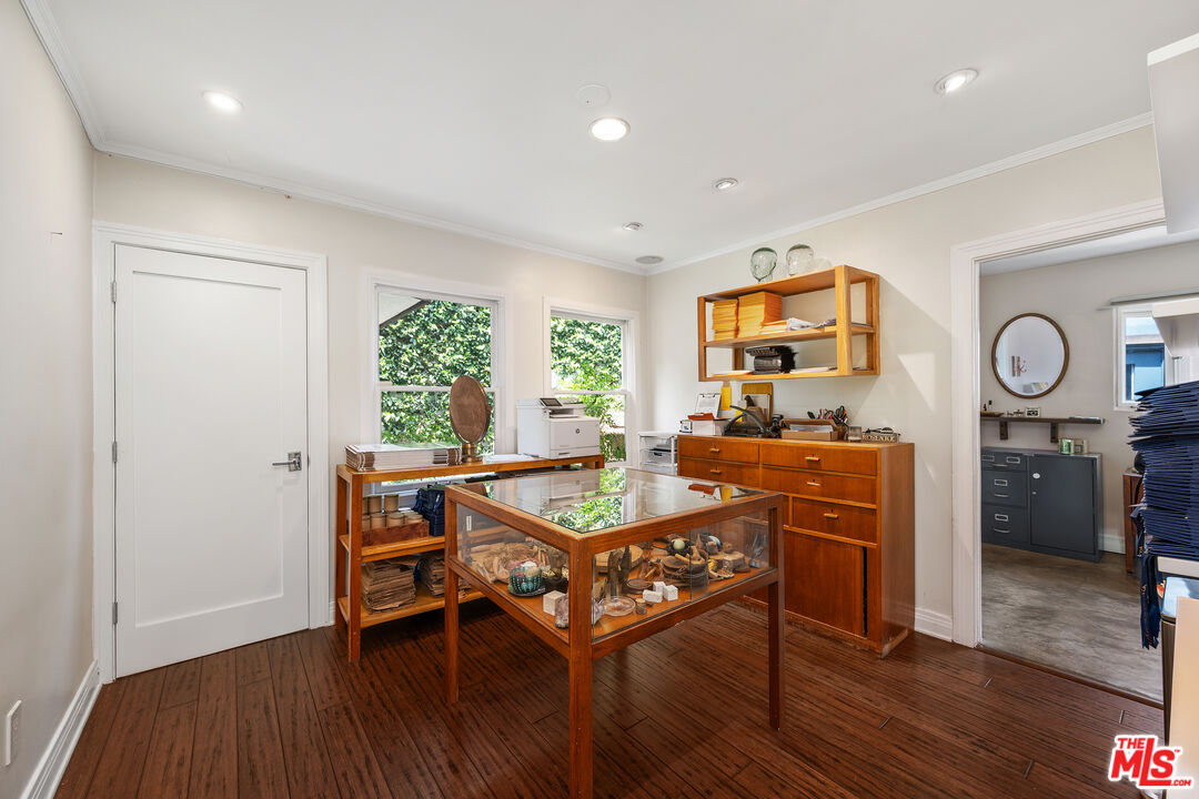 1111 N Crescent Heights Blvd