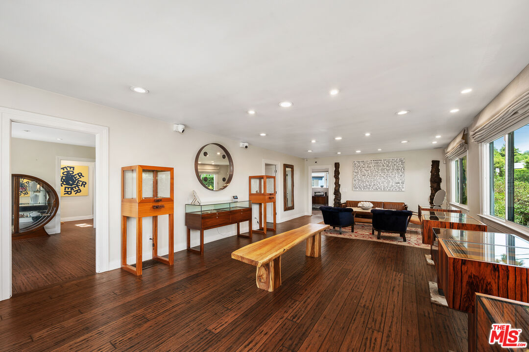 1111 N Crescent Heights Blvd