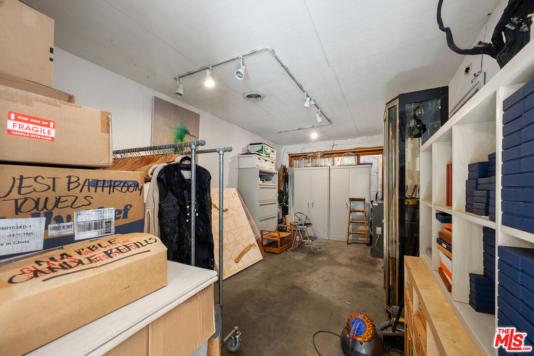 1111 N Crescent Heights Blvd