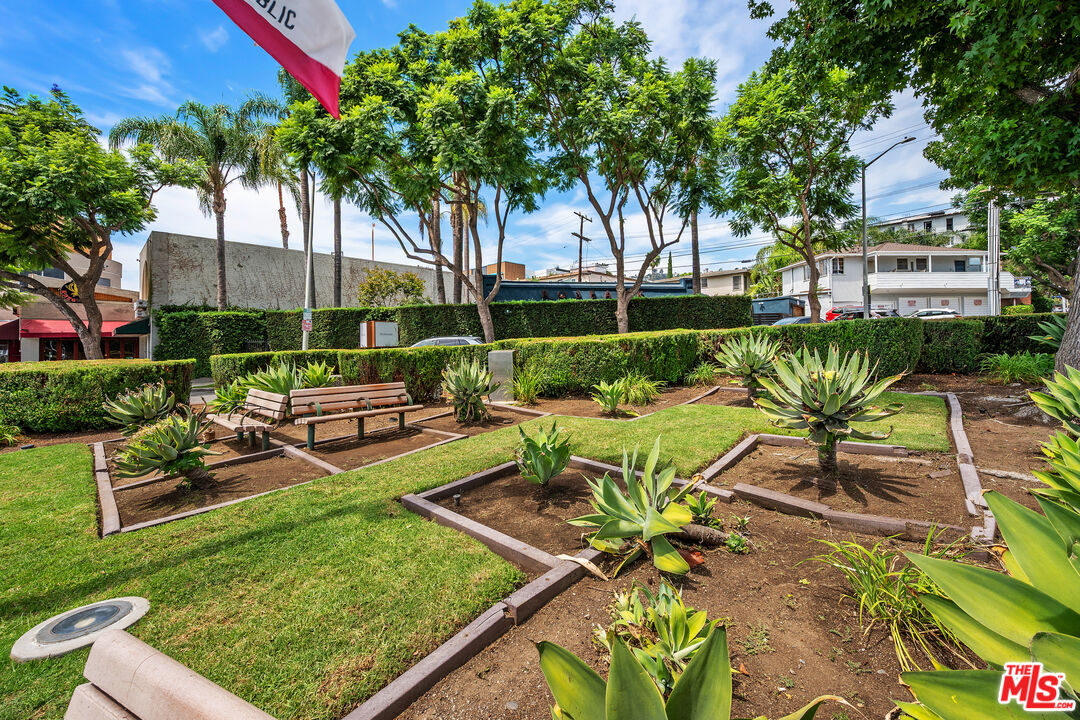 1111 N Crescent Heights Blvd