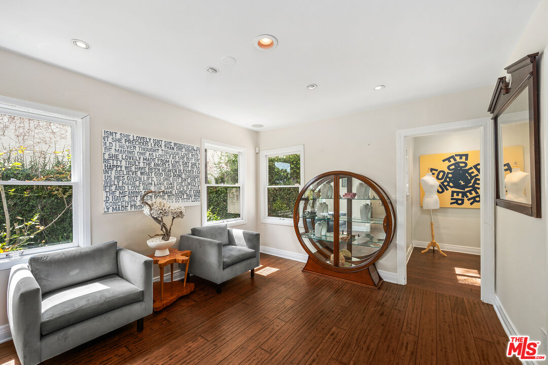 1111 N Crescent Heights Blvd