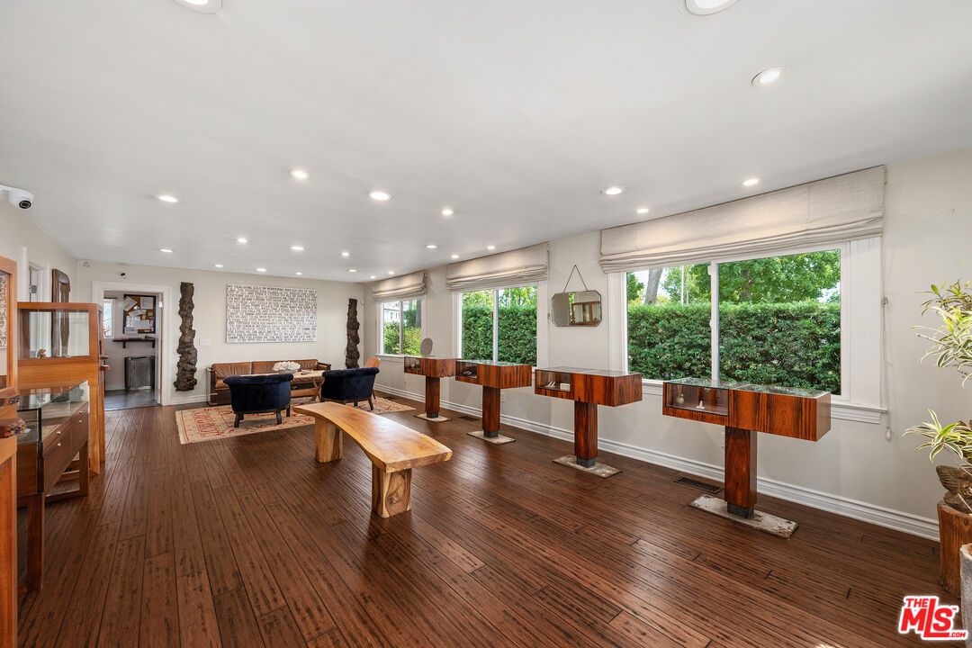 1111 N Crescent Heights Blvd