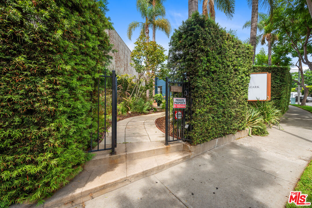 1111 N Crescent Heights Blvd