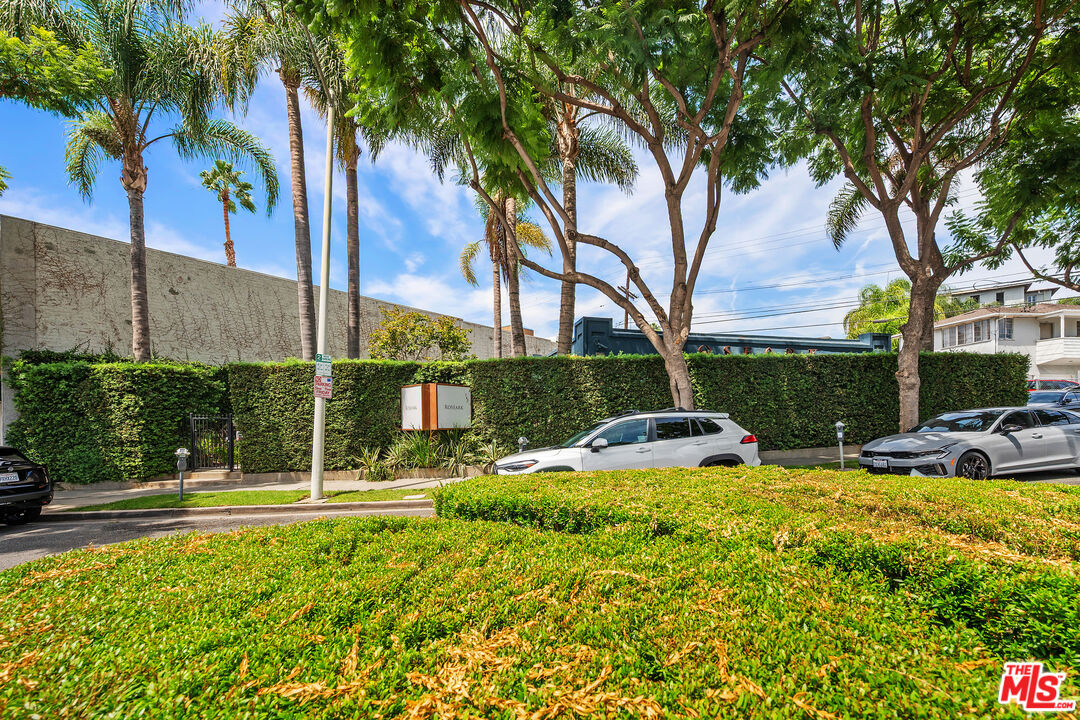 1111 N Crescent Heights Blvd