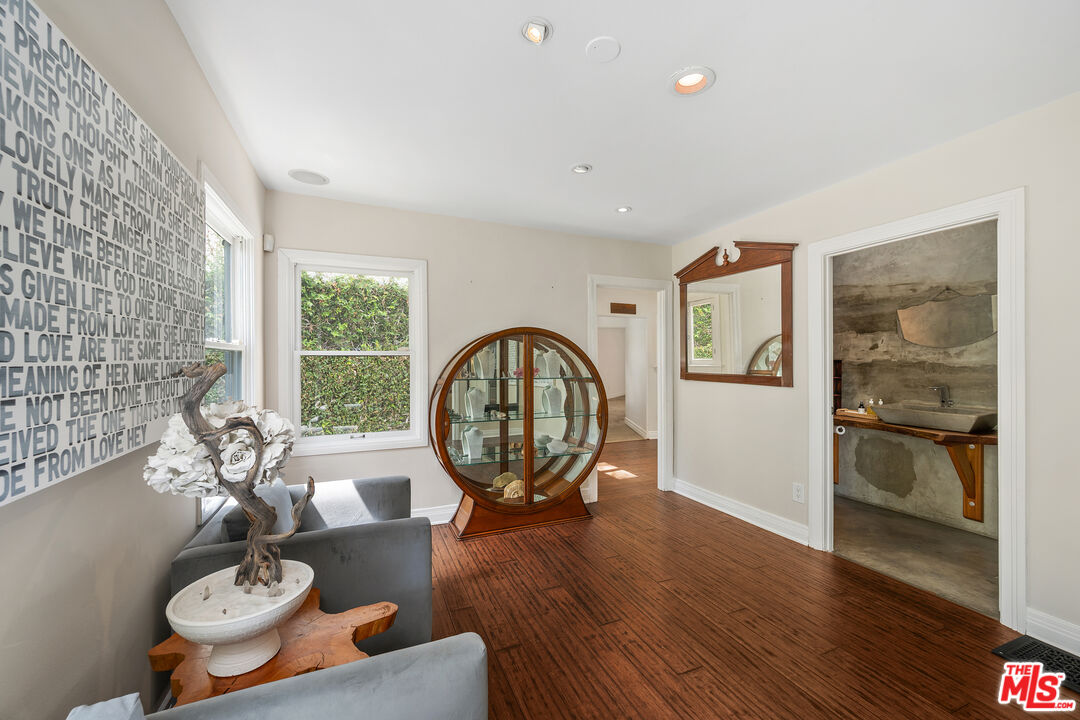 1111 N Crescent Heights Blvd