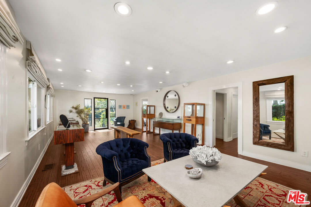 1111 N Crescent Heights Blvd