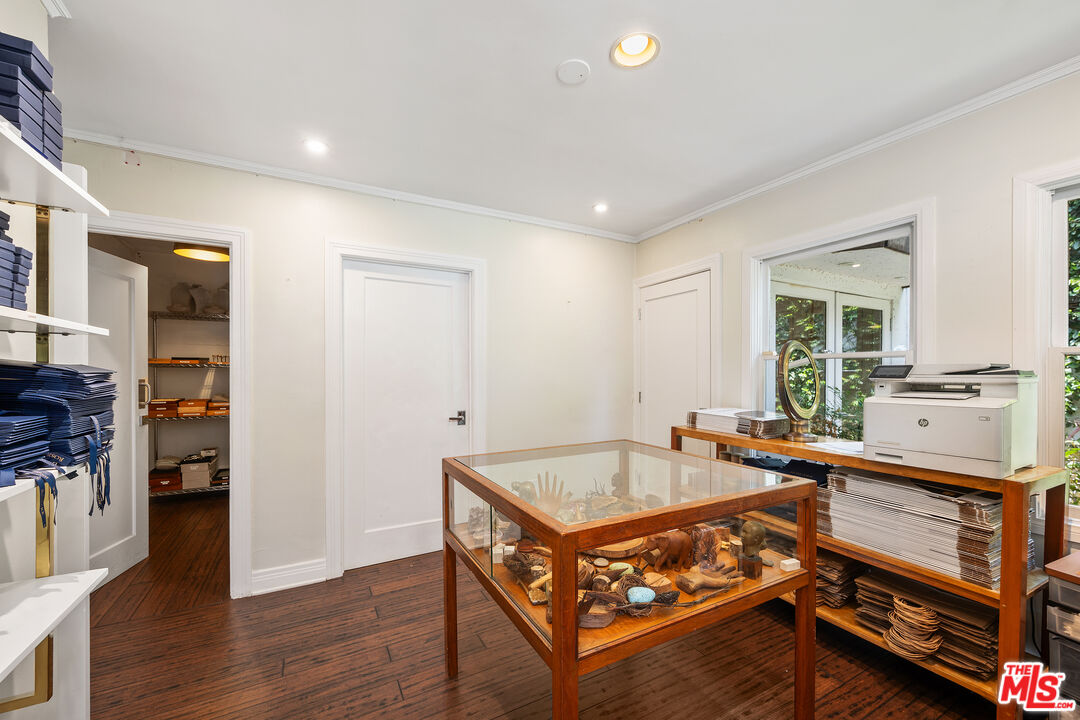 1111 N Crescent Heights Blvd