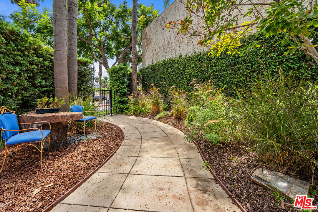 1111 N Crescent Heights Blvd
