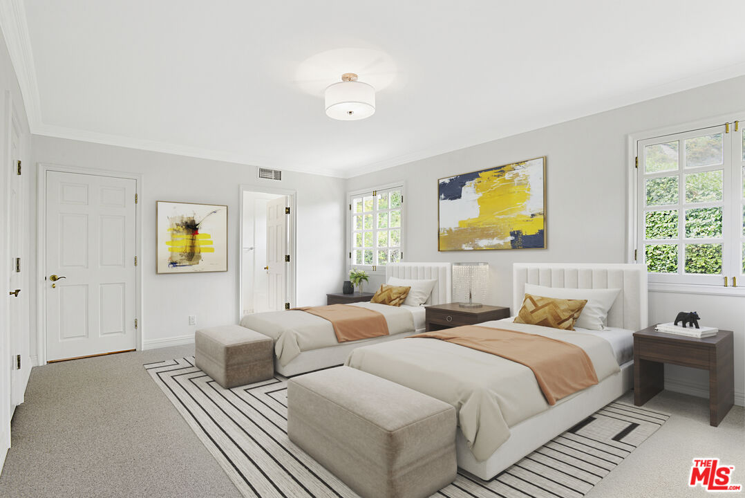 400 EVELYN PL