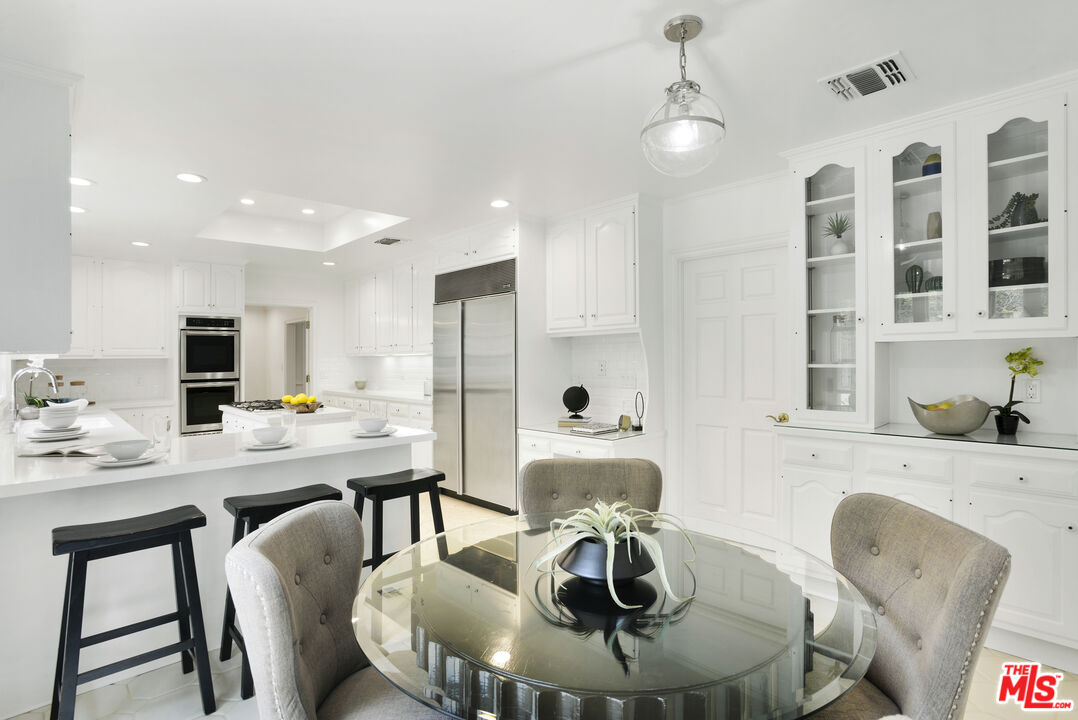 400 EVELYN PL