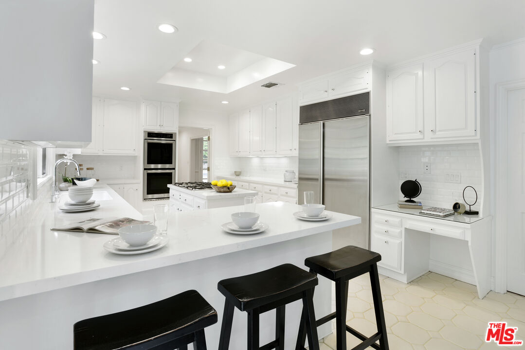 400 EVELYN PL