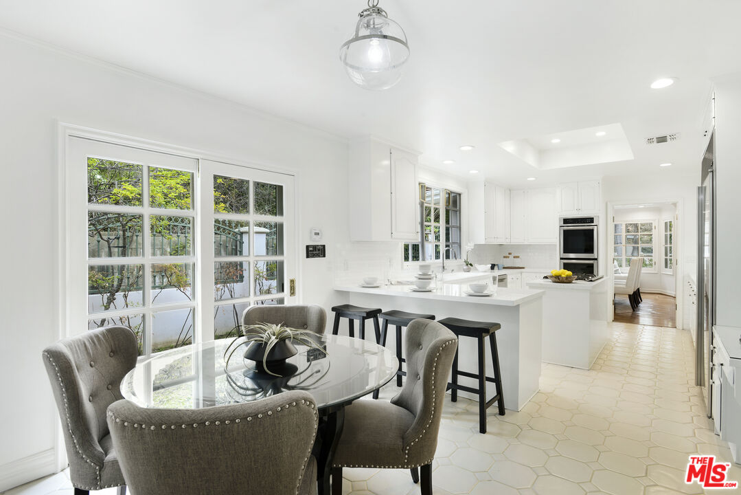 400 EVELYN PL