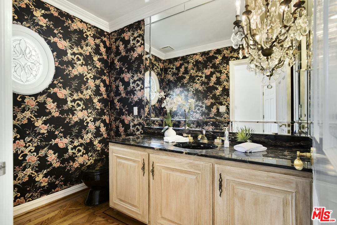 400 EVELYN PL