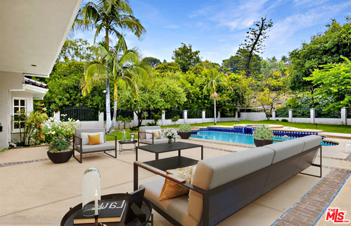 400 EVELYN PL