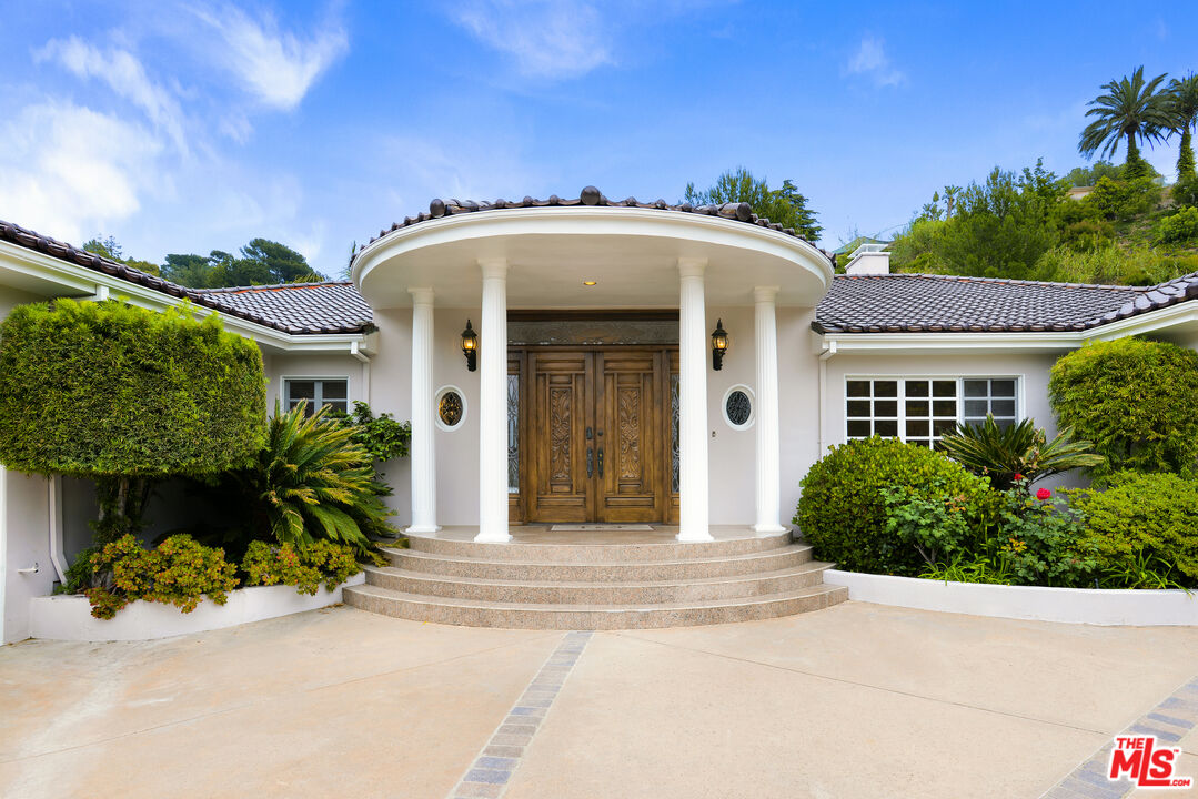 400 EVELYN PL