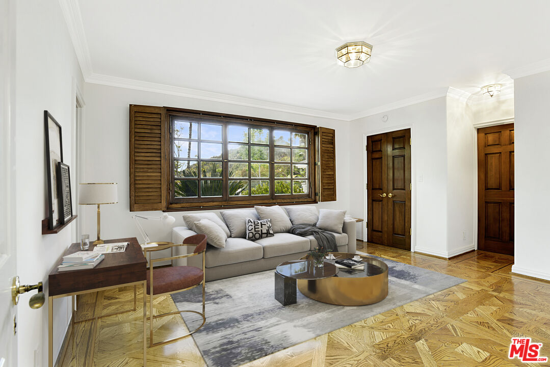 400 EVELYN PL