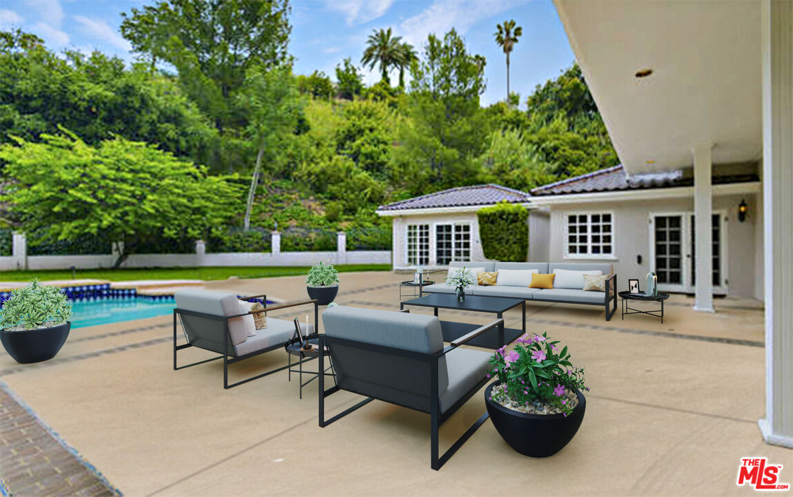 400 EVELYN PL