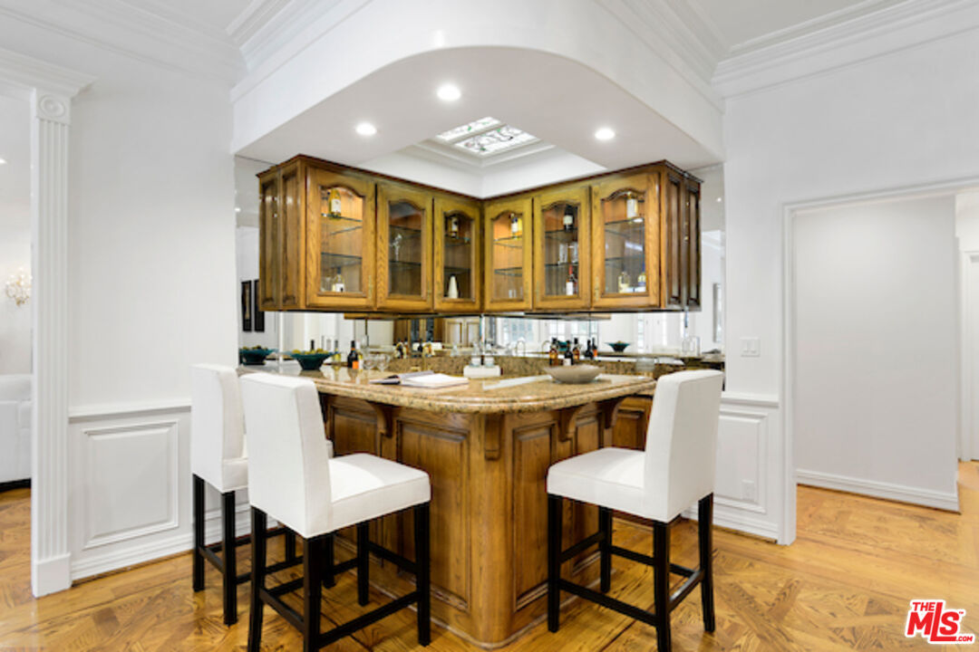 400 EVELYN PL