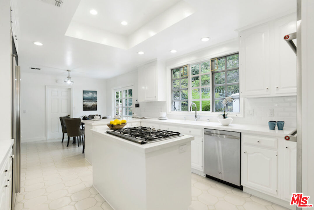 400 EVELYN PL