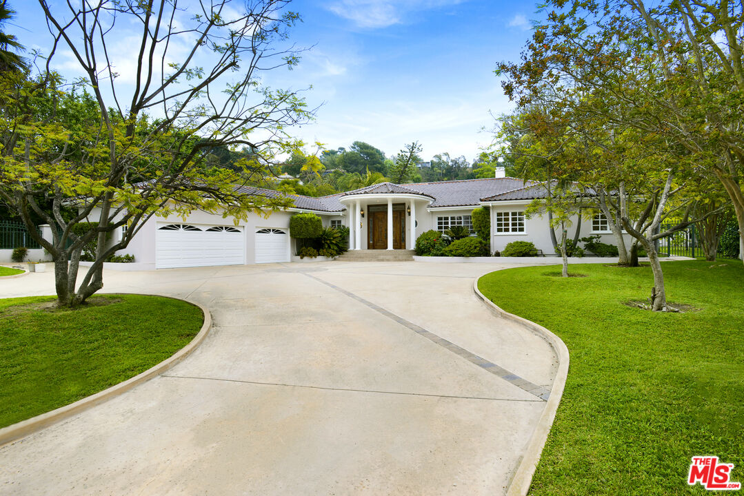400 EVELYN PL