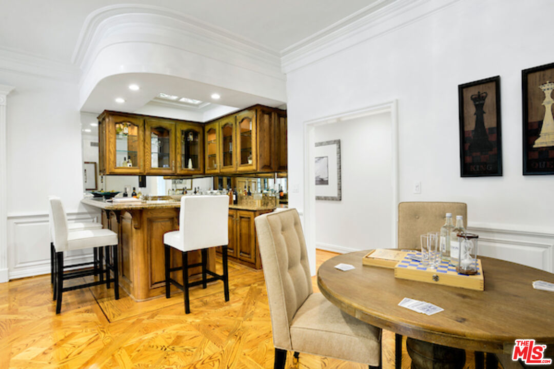 400 EVELYN PL