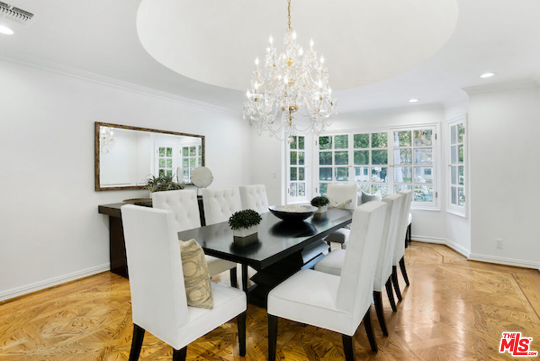 400 EVELYN PL