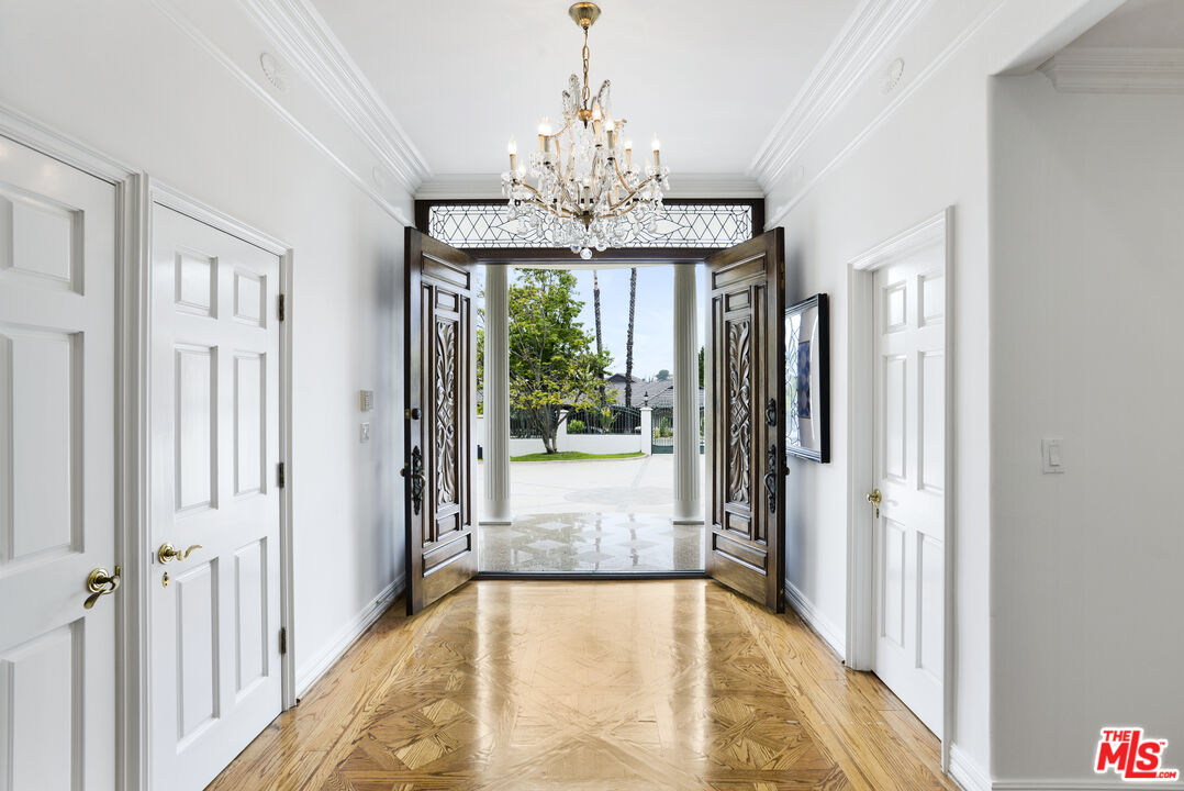 400 EVELYN PL