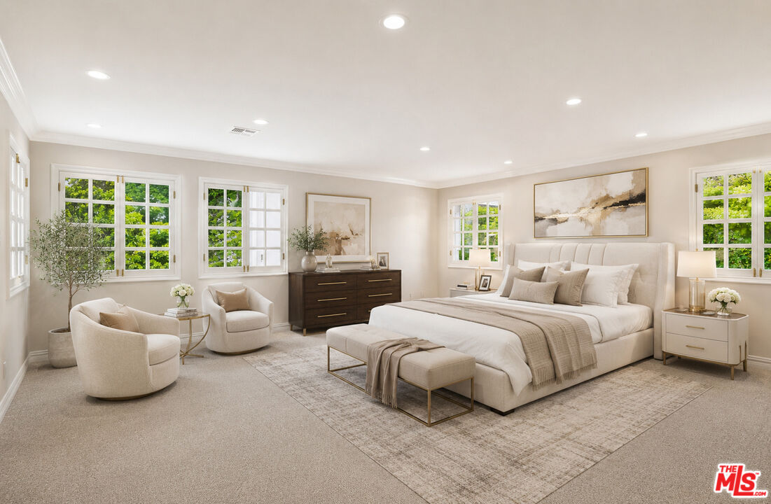 400 EVELYN PL