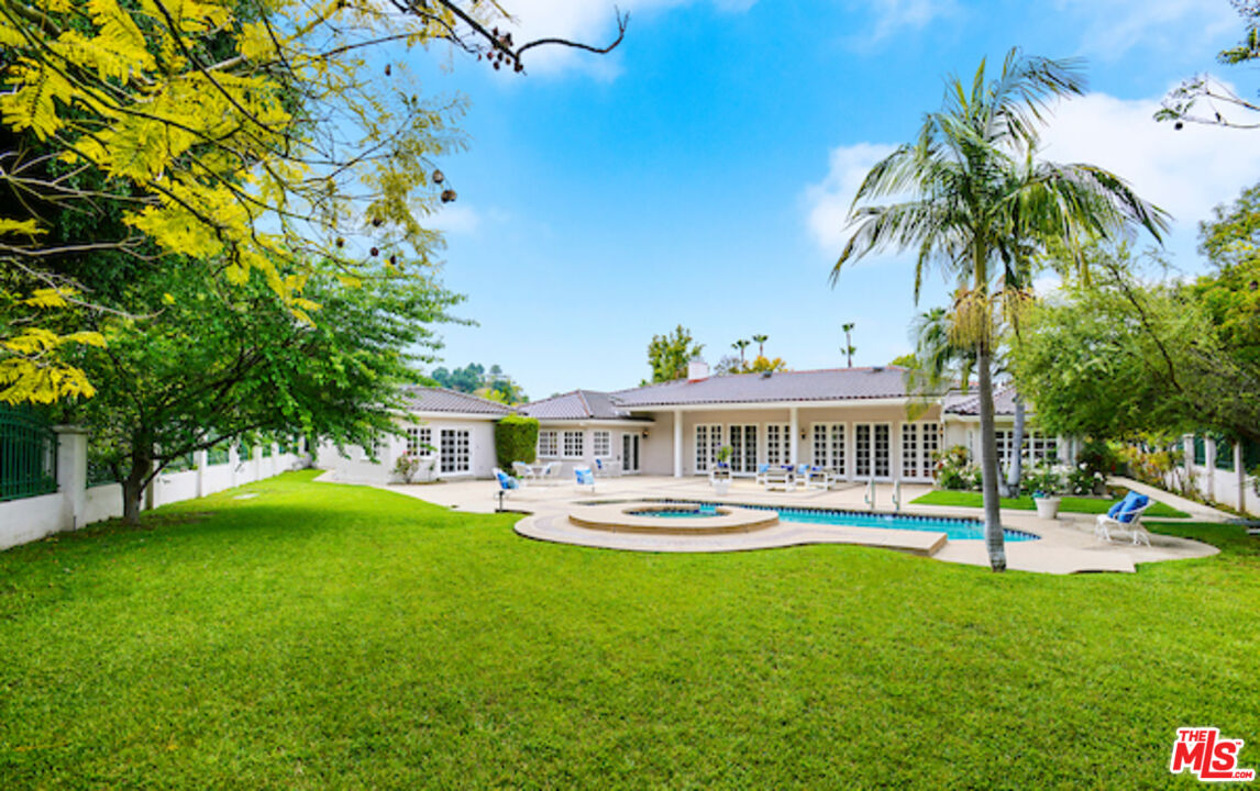 400 EVELYN PL