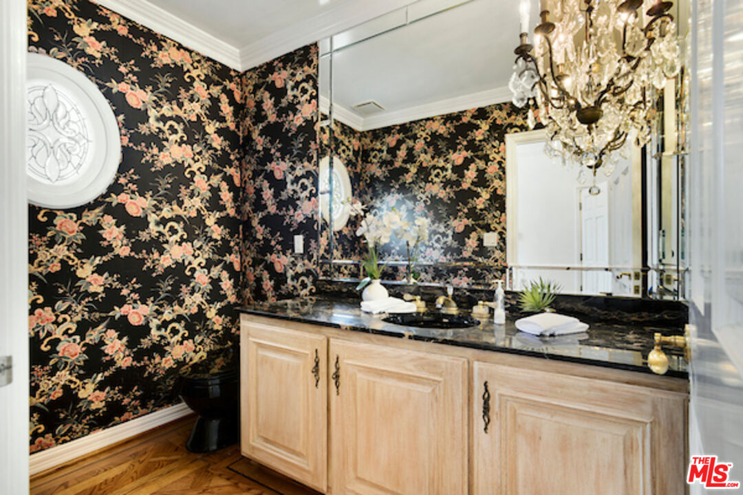 400 EVELYN PL