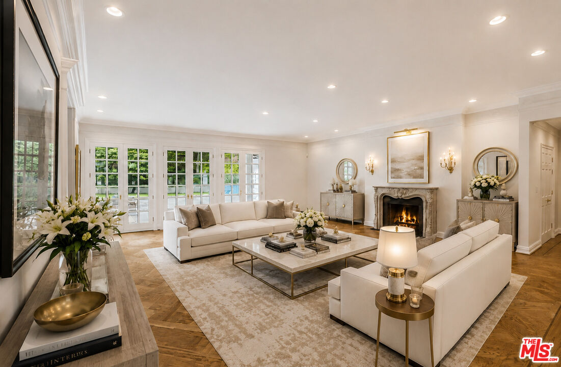 400 EVELYN PL