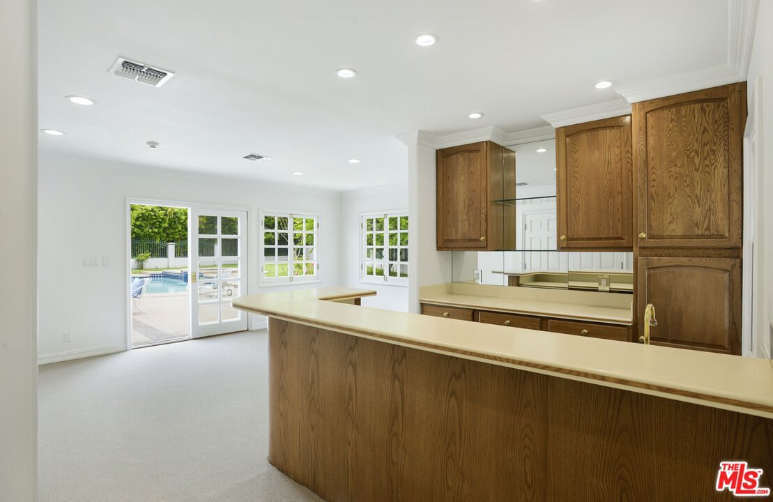 400 EVELYN PL