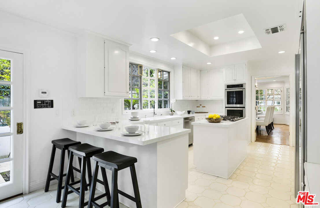 400 EVELYN PL