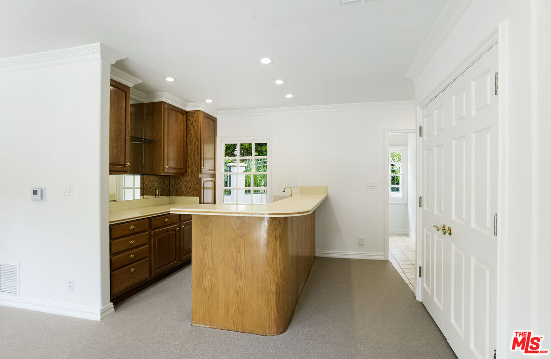 400 EVELYN PL