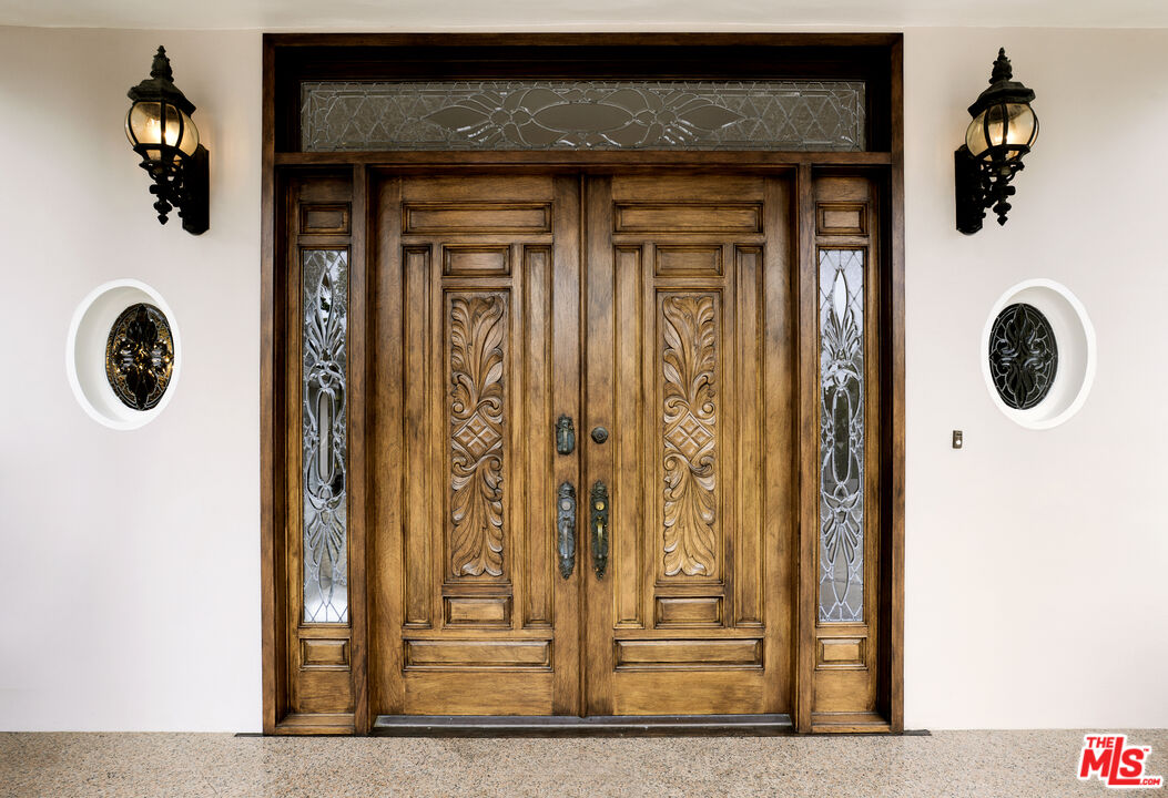 400 EVELYN PL