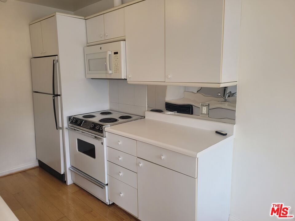 960 Larrabee St Unit: 310