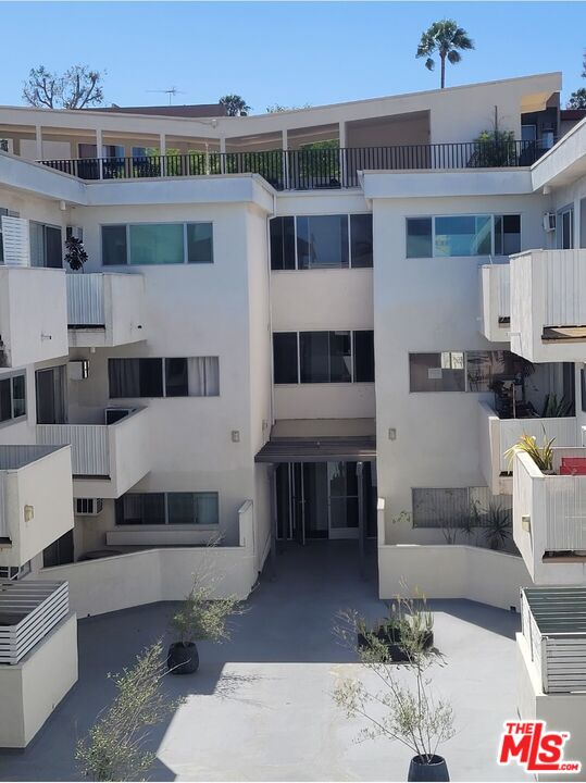 960 Larrabee St Unit: 310