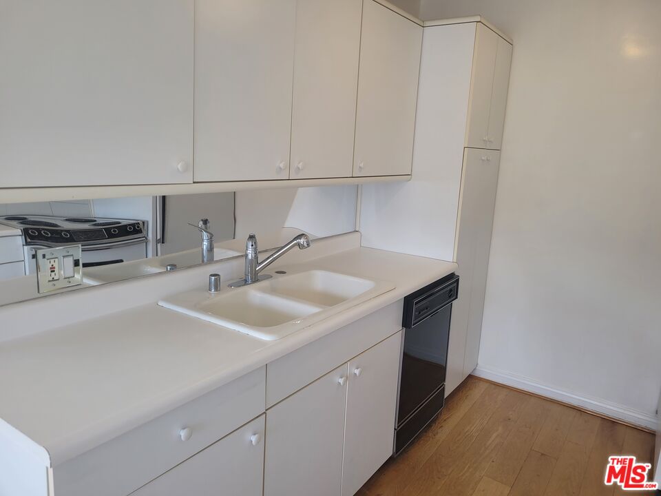 960 Larrabee St Unit: 310