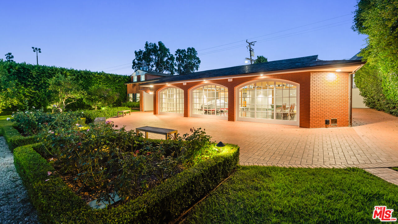 805 N Alpine Dr