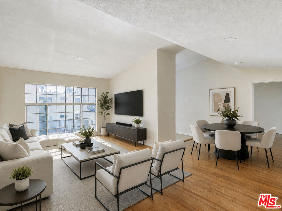 4841 W 18th St Unit: 4