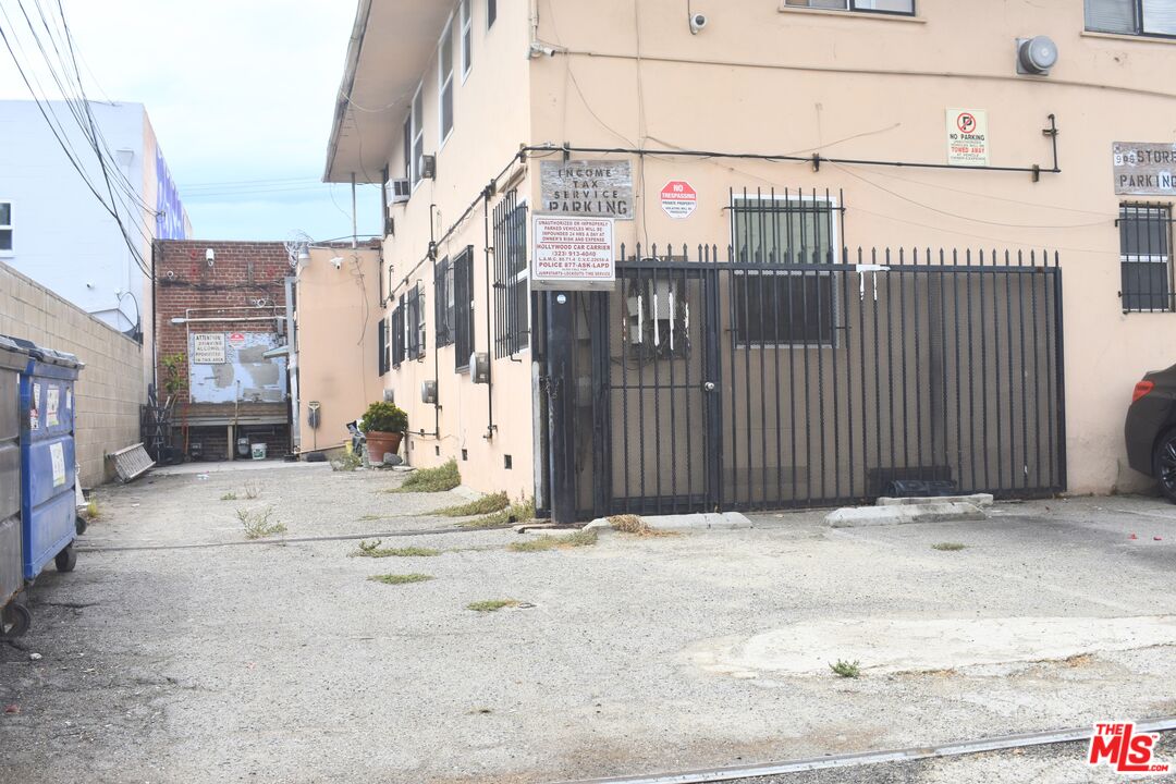 904 N Western Ave