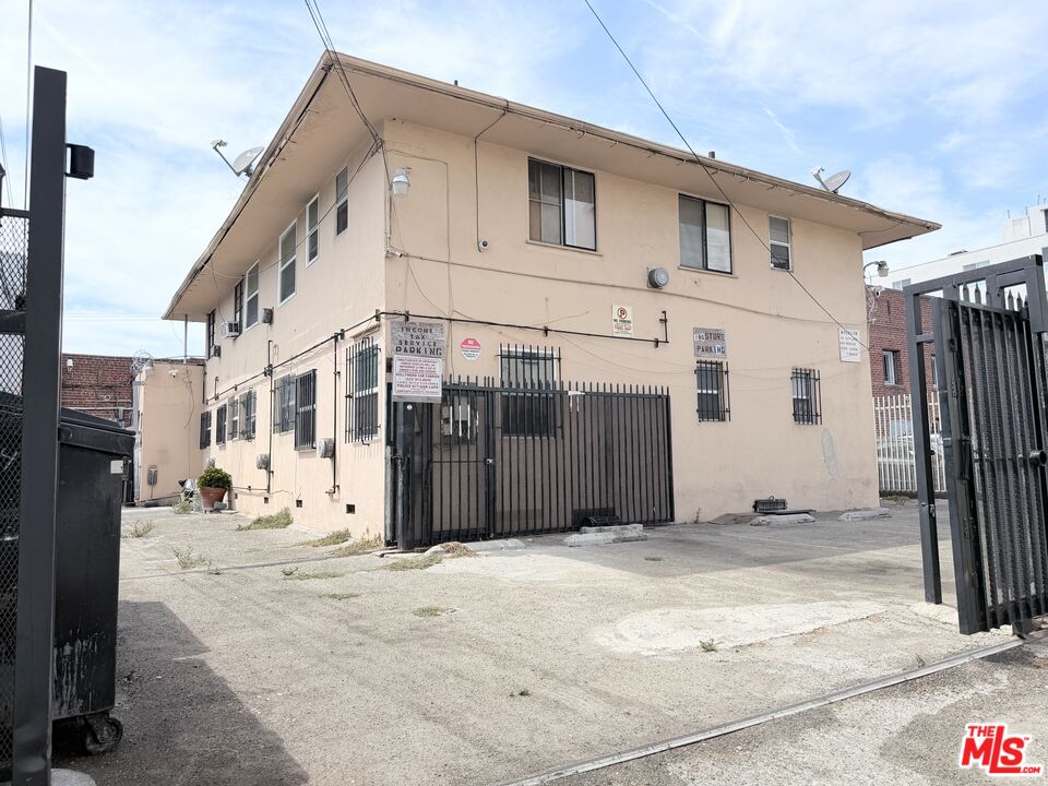 904 N Western Ave